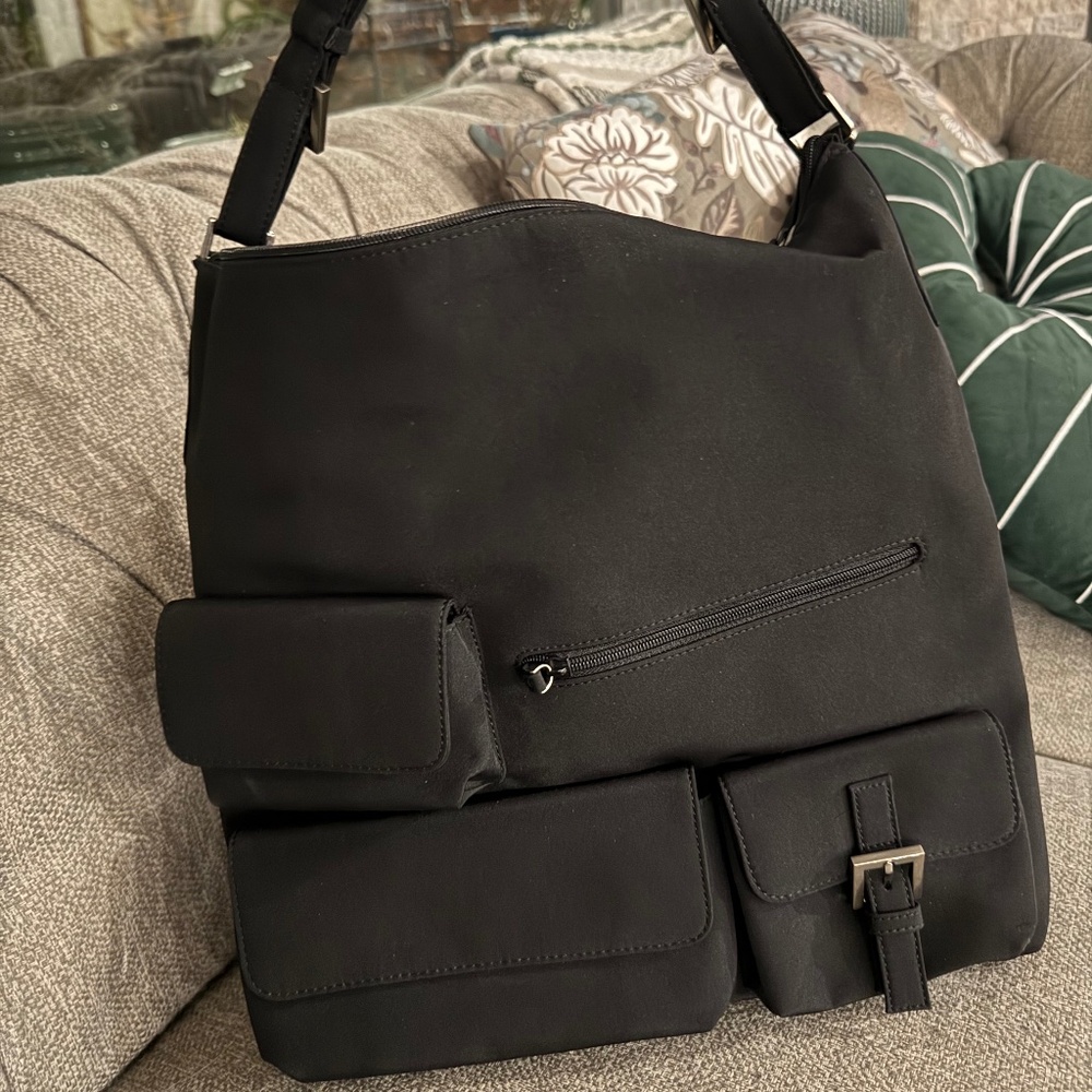 NWT Hobo International Black Large Microfiber Messenger Crossbody Bag Expandable
